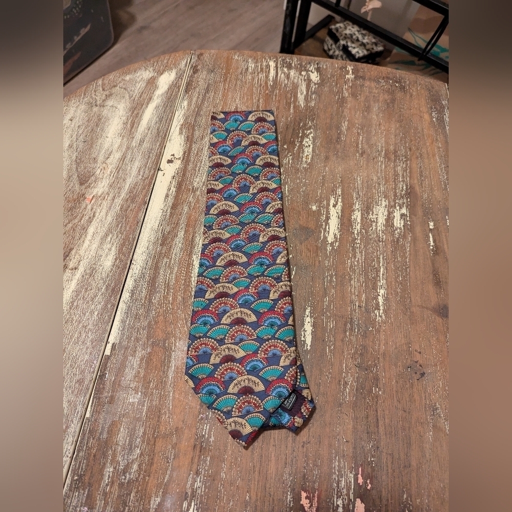 Geoffrey Beene Asian Fans printed 100% silk tie - Picture 1 of 6